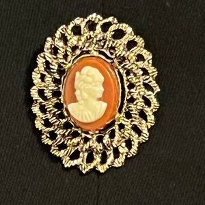 Vintage 1960’s Cameo Brooch Pin Braided Setting